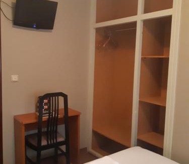 Aviles House | Pensión Serafín