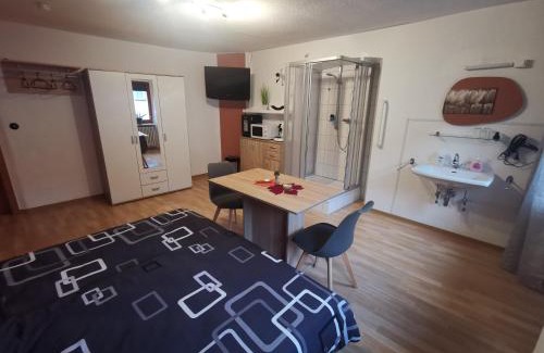 Neunkirchen House | Pension am Kirchberg - Zimmer 1