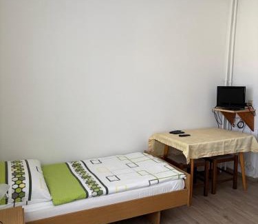 Mannswoerth Bed & Breakfast | Pension Eicher