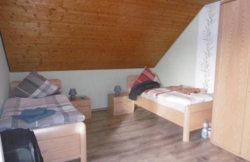 Hinzerath Cottage | Pension "Haus Hochwaldhöhe" - double room shower/WC