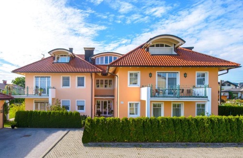 Anthering House | Pension Hiesel-Villa Untersbergblick