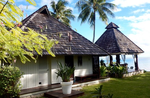 Maharepa Villa | Pension Poerani Moorea - DeLuxe Suite, living room, kitchen, 2 bedrooms a/c