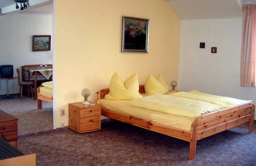 Jocketa Bed & Breakfast | Pension & Restaurant Gockescher Hahn - Family room 2, shower, WC