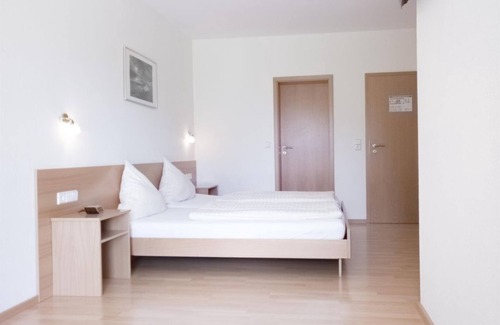 Morlheim Bed & Breakfast | Pension Zum Bahnhof - Doppelzimmer, Dusche, WC