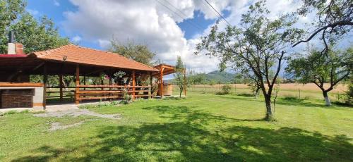 Poieni House | Pensiunea Agroturistica Ica