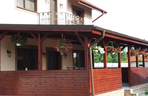 Corbu House | Pensiunea Bianca are 4 units of cazare, with terraces as foisor pentru gratar .