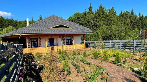 Grajduri House | Pensiunea „Căsuța cu maci”