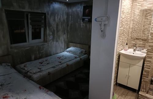 Tirgu Jiu House | Pensiunea Casa Bianca