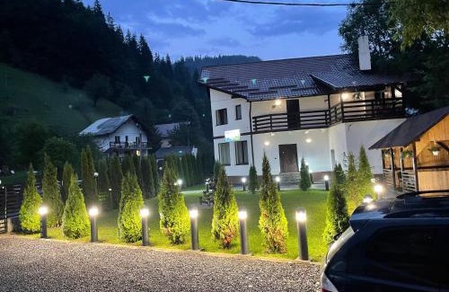 Moieciu de Jos Villa | Pensiunea Julian House