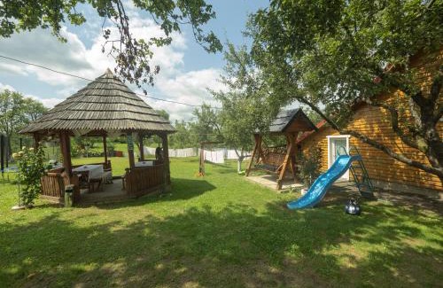 Budesti House | Pensiunea Poienita