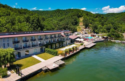 Eselnita Hotel | Pensiunea SEPTEMBRIE