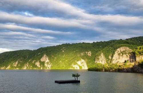 Eselnita Hotel | Pensiunea SEPTEMBRIE
