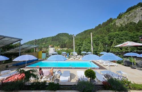 Baia de Fier House | Pensiunea Tobo