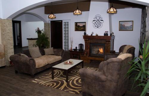 Baia de Fier House | Pensiunea Tobo