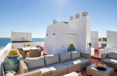 Puerto Banus Apartment | Penthouse in Playas del Duque for 4 people | Casa Cadiz 607