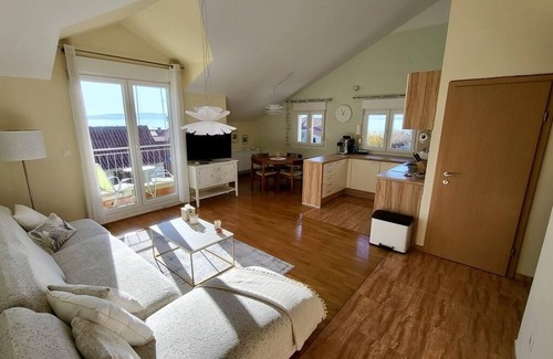 Kastel Gomilica Apartment | Penthouse Apartment with Sea View – 50m to Beach