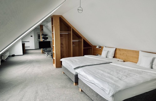 Unterrath Hotel | Penthouse Double Queen Studio