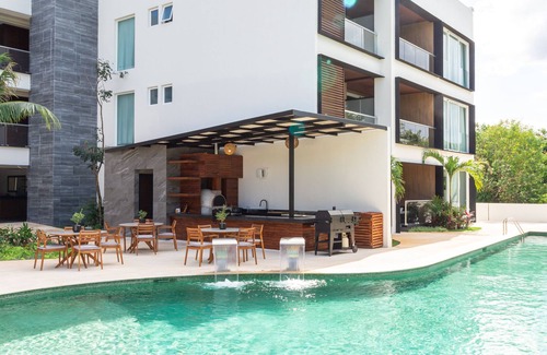 Tankah Apartment | Penthouse Jungle Suite 402PH Pool Hot Tub BBQ