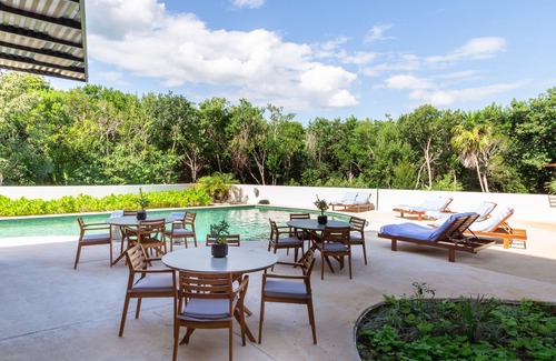Tankah Apartment | Penthouse Jungle Suite 402PH Pool Hot Tub BBQ
