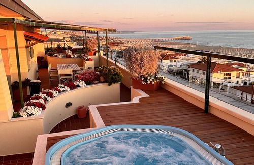 Lido di Camaiore Apartment | Penthouse Piccadilly with Jacuzzi