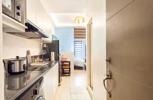 Diliman Condo | Penthouse Studio in the biggest Fitness & Family Complex - Fast Wifi/Netflix!