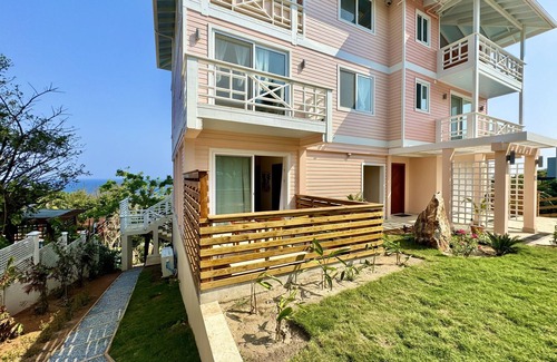 Lighthouse Estates Apartment | Penthouse Suite @ Casa Rosada, Lighthouse Estates, West Bay