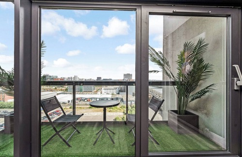 Glasgow Westend Apartment | Penthouse with Bar at Glasgow Hydro & SECC