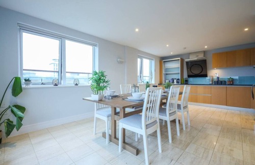 Cambridge Condo | Penthouse with Private Hot Tub | Cambridge Station