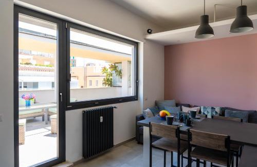 San Giovanni Apartment | Penthouse with Panoramic Terrace -3 Min to Metro A