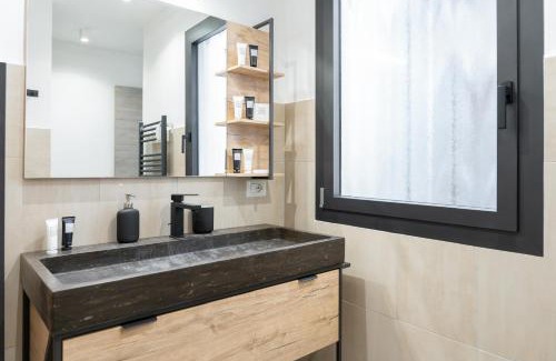 San Giovanni Apartment | Penthouse with Panoramic Terrace -3 Min to Metro A