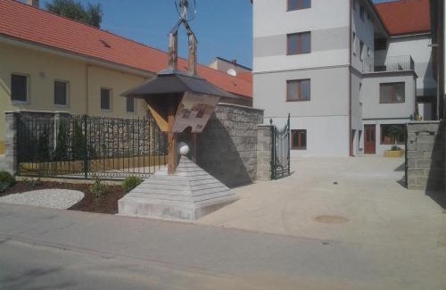 Brezova pod Bradlom House | Penzión Tvarožek *