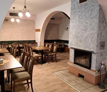Kobyli House | Penzion a Pizzerie Na Záložně