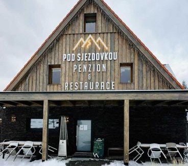 Cenkovice House | Penzion a Restaurace Pod Sjezdovkou