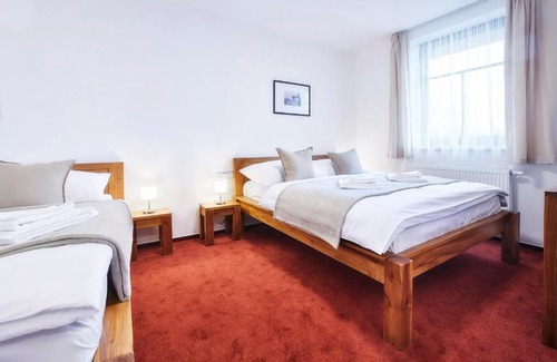 Mnisek pod Brdy House | Penzion Al Capone Mníšek