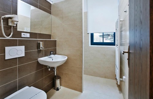 Mnisek pod Brdy House | Penzion Al Capone Mníšek