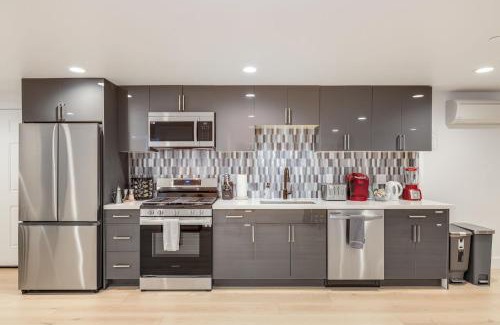 West Bellevue Apartment | Perch - Bellevue Splendor Fern Suite