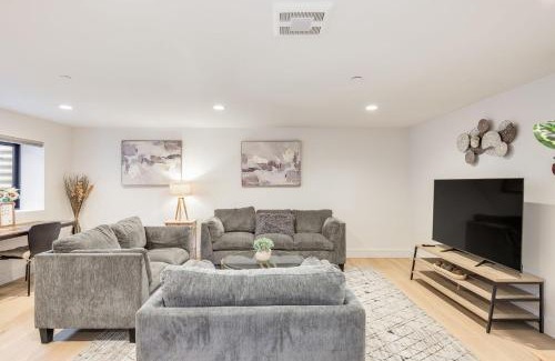 West Bellevue Apartment | Perch - Bellevue Splendor Fern Suite