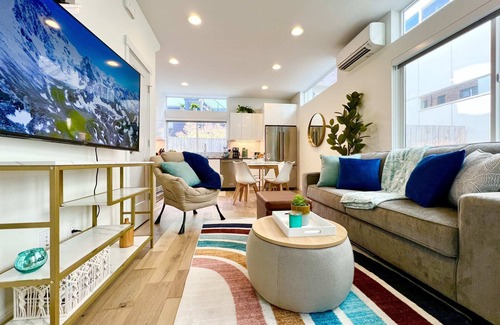 Broadway House | Perch - Capitol Luxe Two: High Walk Score | SEA Retreat | Heart of CapHil