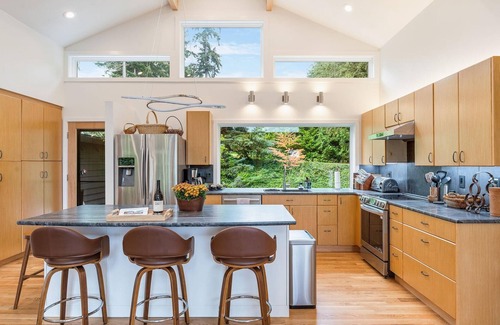 West Ridge House | Perch - Cozy Vino Valley Vista Home with views & parking