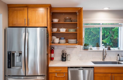 Shoreline House | Perch - Gathering Spot Upper: Freshly remodeled 3BR apartment in Shoreline