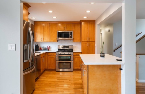 Shoreline House | Perch - Gathering Spot: Spacious 5BR home in Shoreline