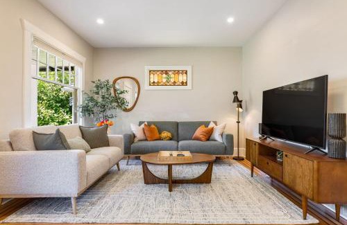 East Queen Anne House | Perch - Hilltop Gem