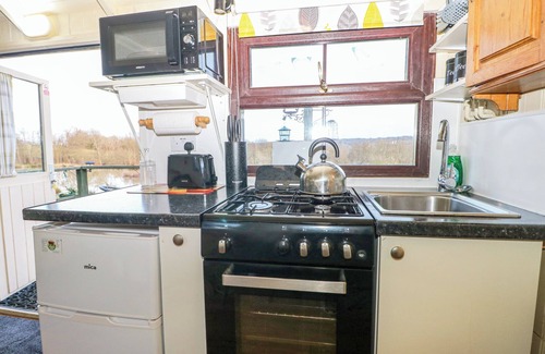 Hadlow Down Cottage | PERCH HUT, pet friendly, character holiday cottage in Crowborough