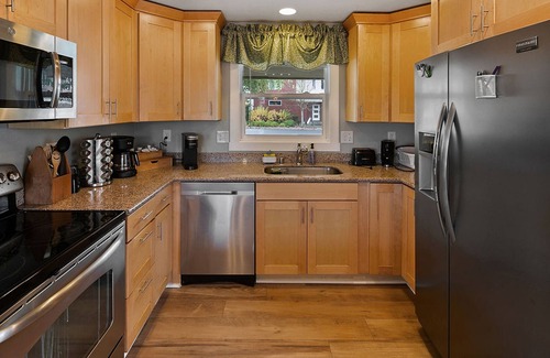 Lake Forest Park House | Perch - LFP View Home: Cozy 4BR Home, Lake Washington View Deck, Backyard