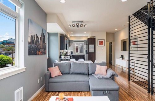 Minor House | Perch - Marion Manor 13: Spacious & cozy living in the heart of Seattle