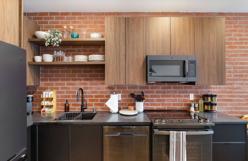 Minor House | Perch - Marion Manor 16: Modern Townhome 10 mins from Seattle U & Swedish