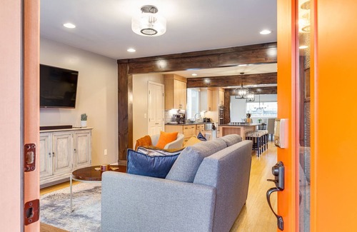 Mid-Beacon Hill House | Perch - Stay in our chic house, stroll to Columbia City, or hop on the light rail to downtown!