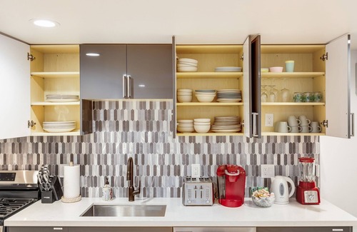 West Bellevue Apartment | Perch - The Fern Suite: Brand New spacious 1BR Retreat with Two Beds