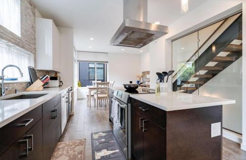 Lower Queen Anne House | Perch - Traveler's Gem
