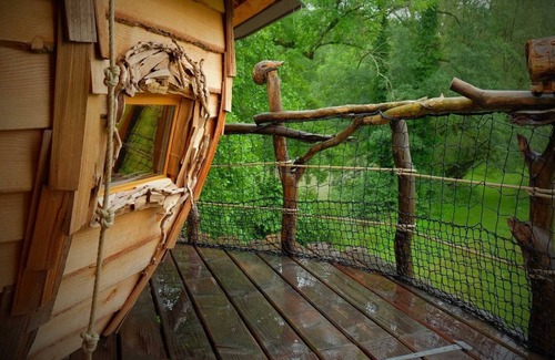 Nans-sous-Sainte-Anne Cabin | Perched hut located near a river